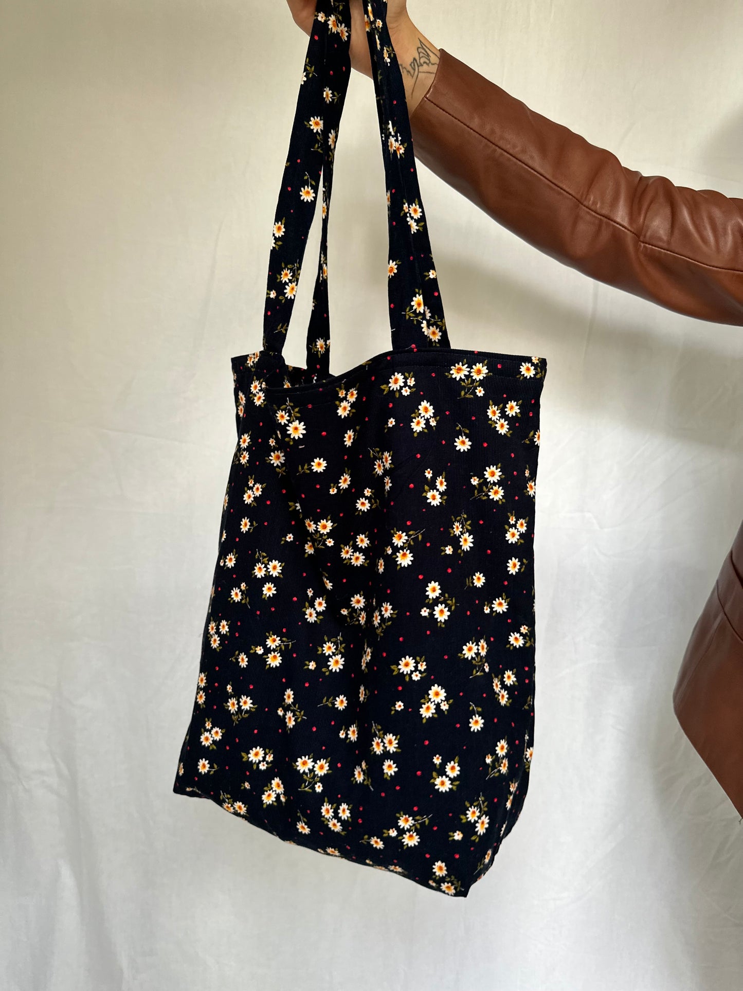 ‘Navy Daisy’ Tote